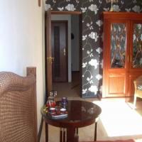 Фотографии отеля Cosy Central Apartment on Kirillovskaya 4